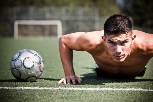 ドイツ人選手もやる サッカーに必要な４つの基礎体幹トレーニングとコツ